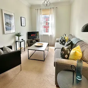 Luxury 6 Bluebridge With Free Allocated Parking Apartment York
